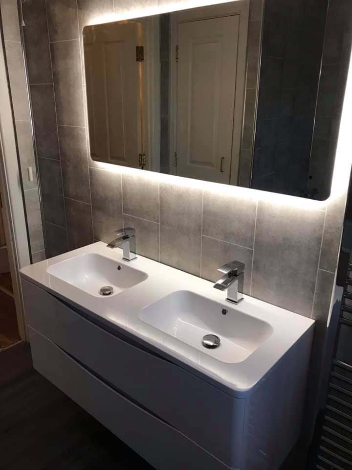 Bathroom taps & mirror